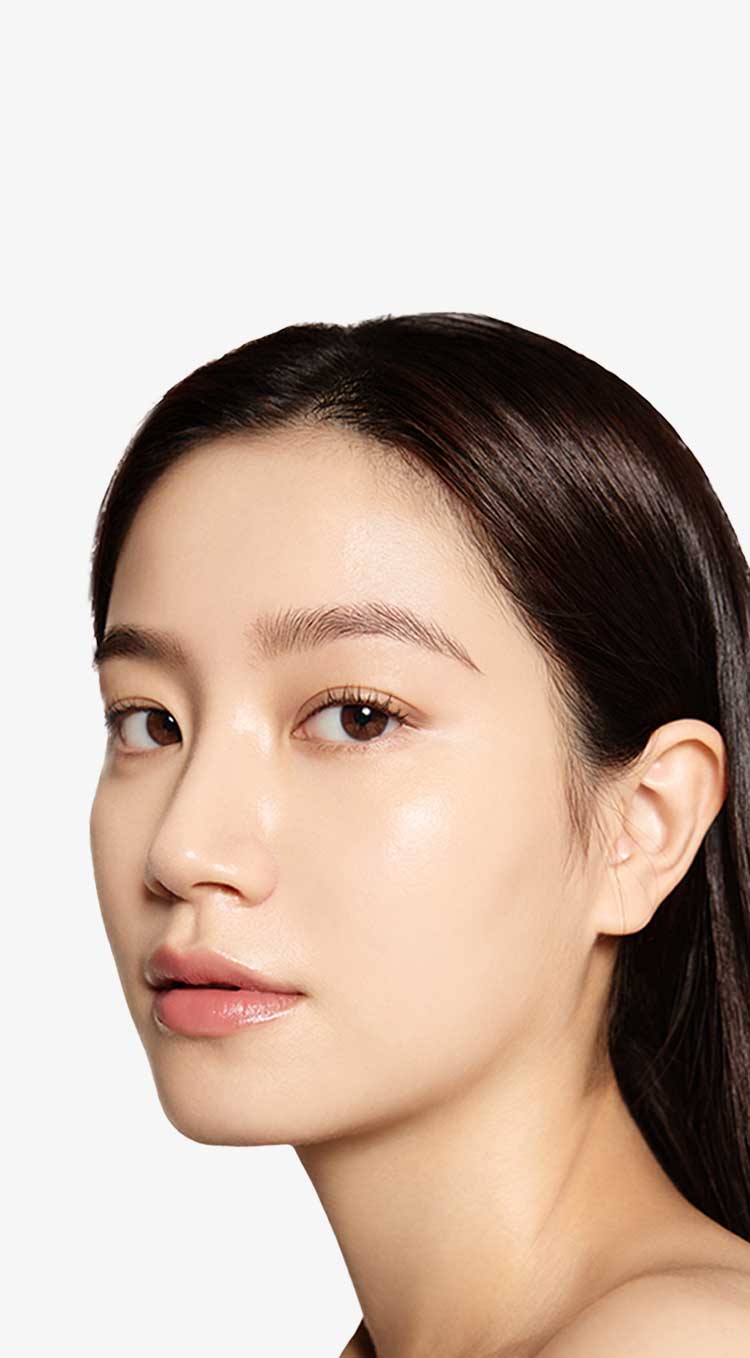 아이오페 슈퍼바이탈 쿠션 모델 얼굴 측면